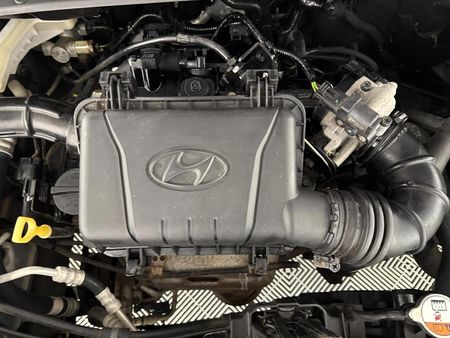 2015-Hyundai-i10-11-GLS-Motion_12