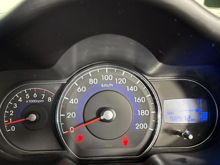 2015-Hyundai-i10-11-GLS-Motion_2