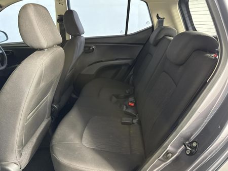 2015-Hyundai-i10-11-GLS-Motion_3