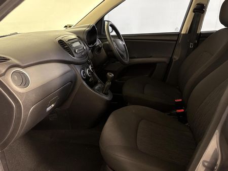 2015-Hyundai-i10-11-GLS-Motion_8