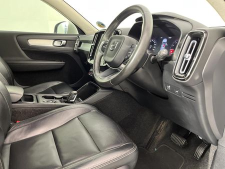 2021-Volvo-XC40-T3-Momentum-Auto_9