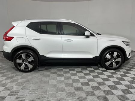 2021-Volvo-XC40-T3-Momentum-Auto_15