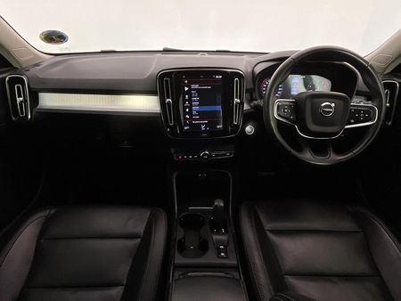 2021-Volvo-XC40-T3-Momentum-Auto_1