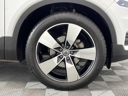 2021-Volvo-XC40-T3-Momentum-Auto_5