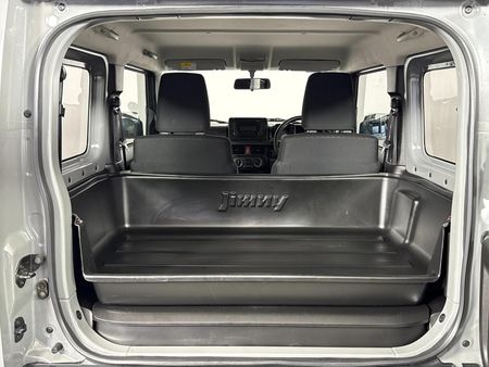 2022-Suzuki-Jimny-15-GL_11