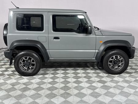 2022-Suzuki-Jimny-15-GL_14