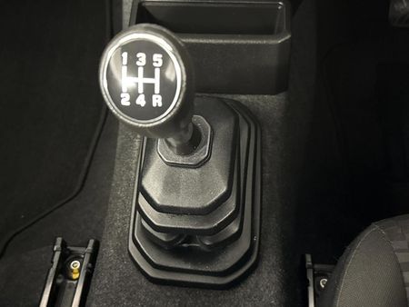 2022-Suzuki-Jimny-15-GL_8