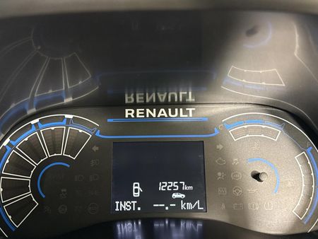 2026-Renault-Triber-10-Techno_2