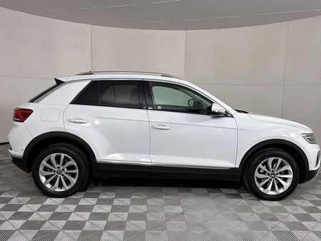 2022-Volkswagen-T-Roc-14-TSI-Design-Auto_17