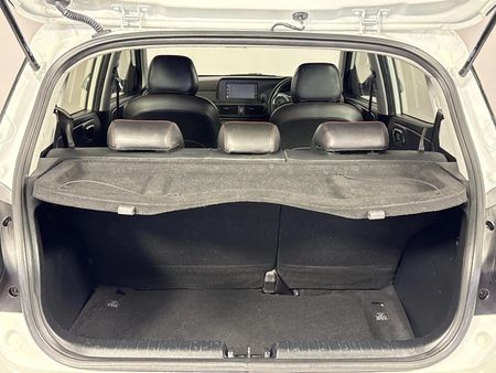 2022-Hyundai-Grand-i10-10-Fluid_14