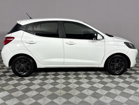2022-Hyundai-Grand-i10-10-Fluid_17