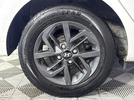 2022-Hyundai-Grand-i10-10-Fluid_7