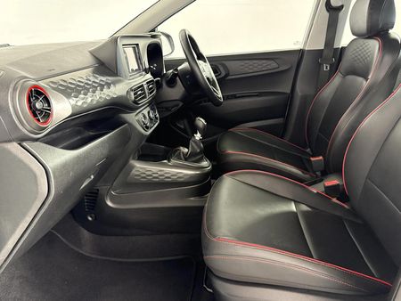2022-Hyundai-Grand-i10-10-Fluid_8