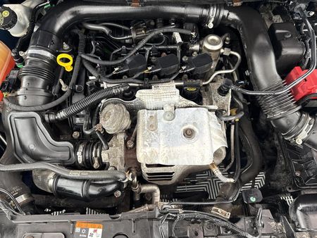 2017-Ford-Fiesta-10-EcoBoost-Trend-5-dr_12