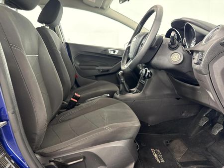 2017-Ford-Fiesta-10-EcoBoost-Trend-5-dr_8