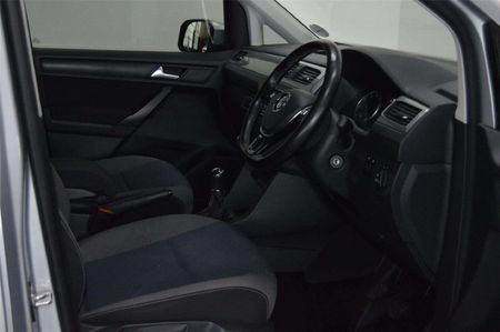2021-Volkswagen-Caddy-10-TSI-Trendline_9