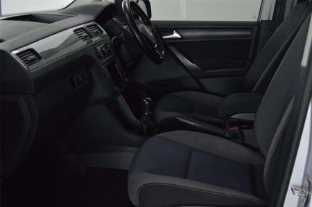 2021-Volkswagen-Caddy-10-TSI-Trendline_7