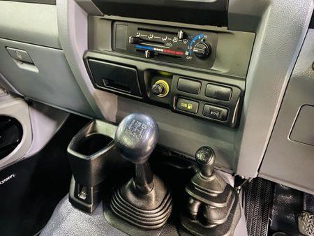 2019-Toyota-Land-Cruiser-79-40-Single-Cab_21