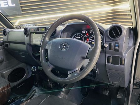 2019-Toyota-Land-Cruiser-79-40-Single-Cab_24