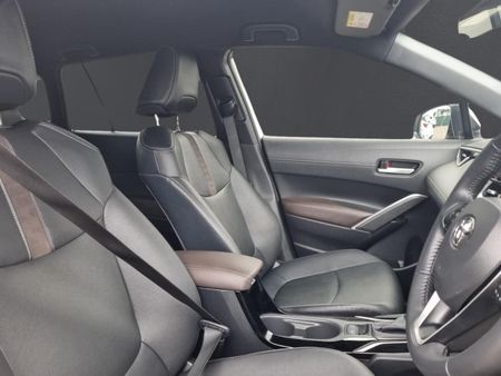 2025-Toyota-Corolla-Cross-18-XS_9