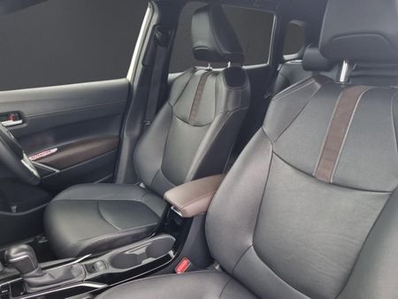 2025-Toyota-Corolla-Cross-18-XS_13