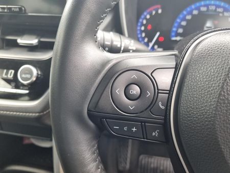 2025-Toyota-Corolla-Cross-18-XS_15