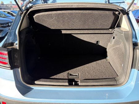 2025-Volkswagen-T-Cross-10-TSI-Life-Auto_9