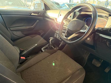 2025-Volkswagen-T-Cross-10-TSI-Life-Auto_10
