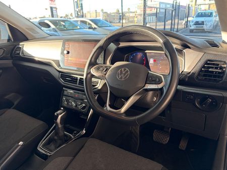 2025-Volkswagen-T-Cross-10-TSI-Life-Auto_11