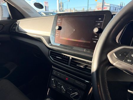 2025-Volkswagen-T-Cross-10-TSI-Life-Auto_14