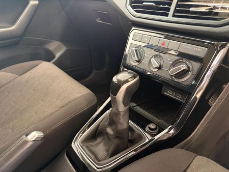 2025-Volkswagen-T-Cross-10-TSI-Life-Auto_15