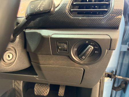2025-Volkswagen-T-Cross-10-TSI-Life-Auto_16