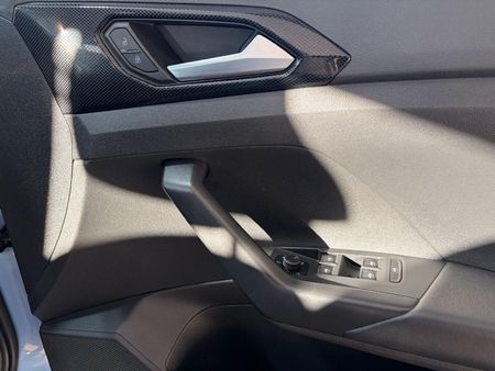 2025-Volkswagen-T-Cross-10-TSI-Life-Auto_18