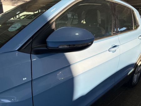 2025-Volkswagen-T-Cross-10-TSI-Life-Auto_5