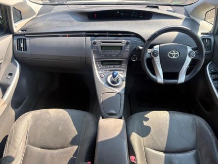 2010-Toyota-Prius-18-Advanced-5-dr_10
