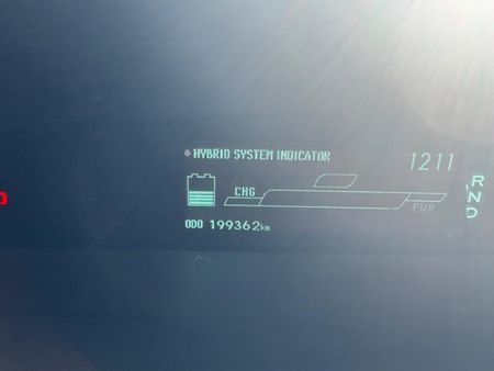 2010-Toyota-Prius-18-Advanced-5-dr_13