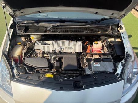 2010-Toyota-Prius-18-Advanced-5-dr_14