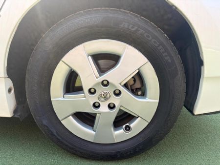2010-Toyota-Prius-18-Advanced-5-dr_20