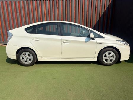 2010-Toyota-Prius-18-Advanced-5-dr_3