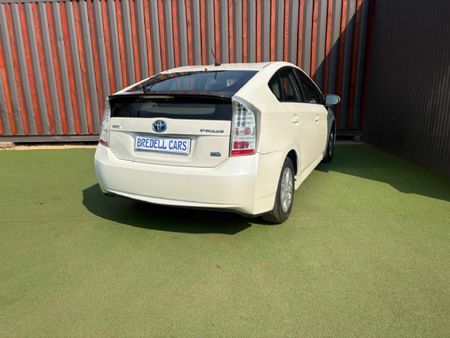 2010-Toyota-Prius-18-Advanced-5-dr_6