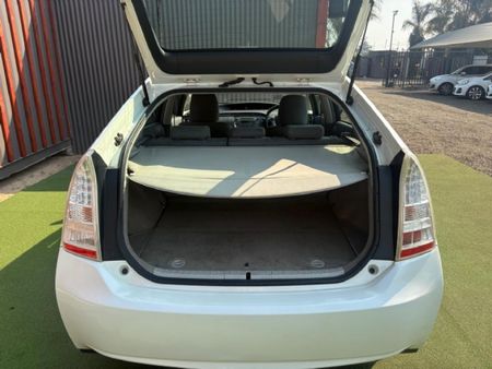 2010-Toyota-Prius-18-Advanced-5-dr_8