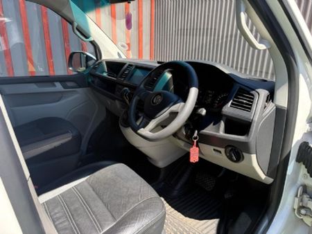 2018-Volkswagen-Kombi-20-TDI-Auto-LWB-103kW-Comfortline_10