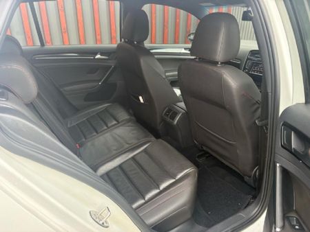 2015-Volkswagen-Golf-VII-GTI-20-TSI_9