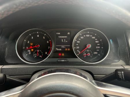 2015-Volkswagen-Golf-VII-GTI-20-TSI_12