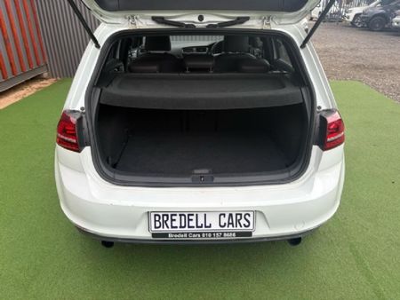 2015-Volkswagen-Golf-VII-GTI-20-TSI_8