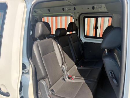 2018-Volkswagen-Caddy-Maxi-CrewBus-20-TDI_9