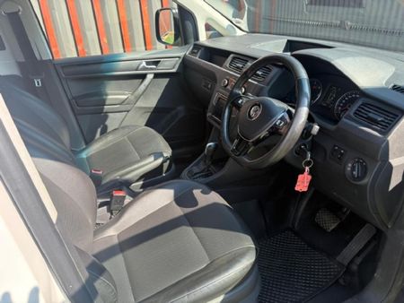 2018-Volkswagen-Caddy-Maxi-CrewBus-20-TDI_11