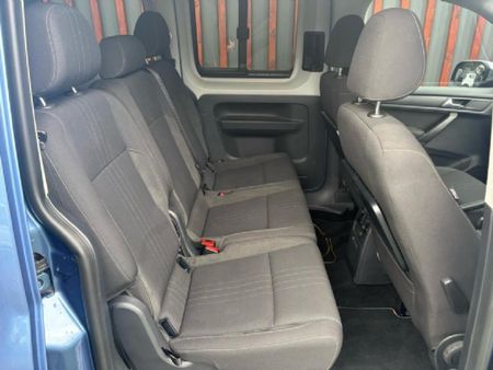 2019-Volkswagen-Caddy-Alltrack-20-TDI_9