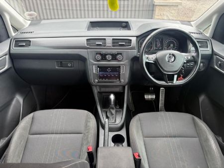 2019-Volkswagen-Caddy-Alltrack-20-TDI_11
