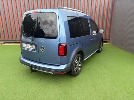 2019-Volkswagen-Caddy-Alltrack-20-TDI_6